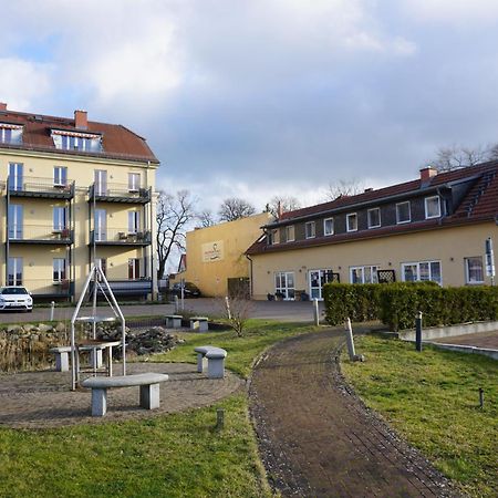 Einraumapartment Im Erdgeschoss Mit Seeblick Rheinsberg Bagian luar foto