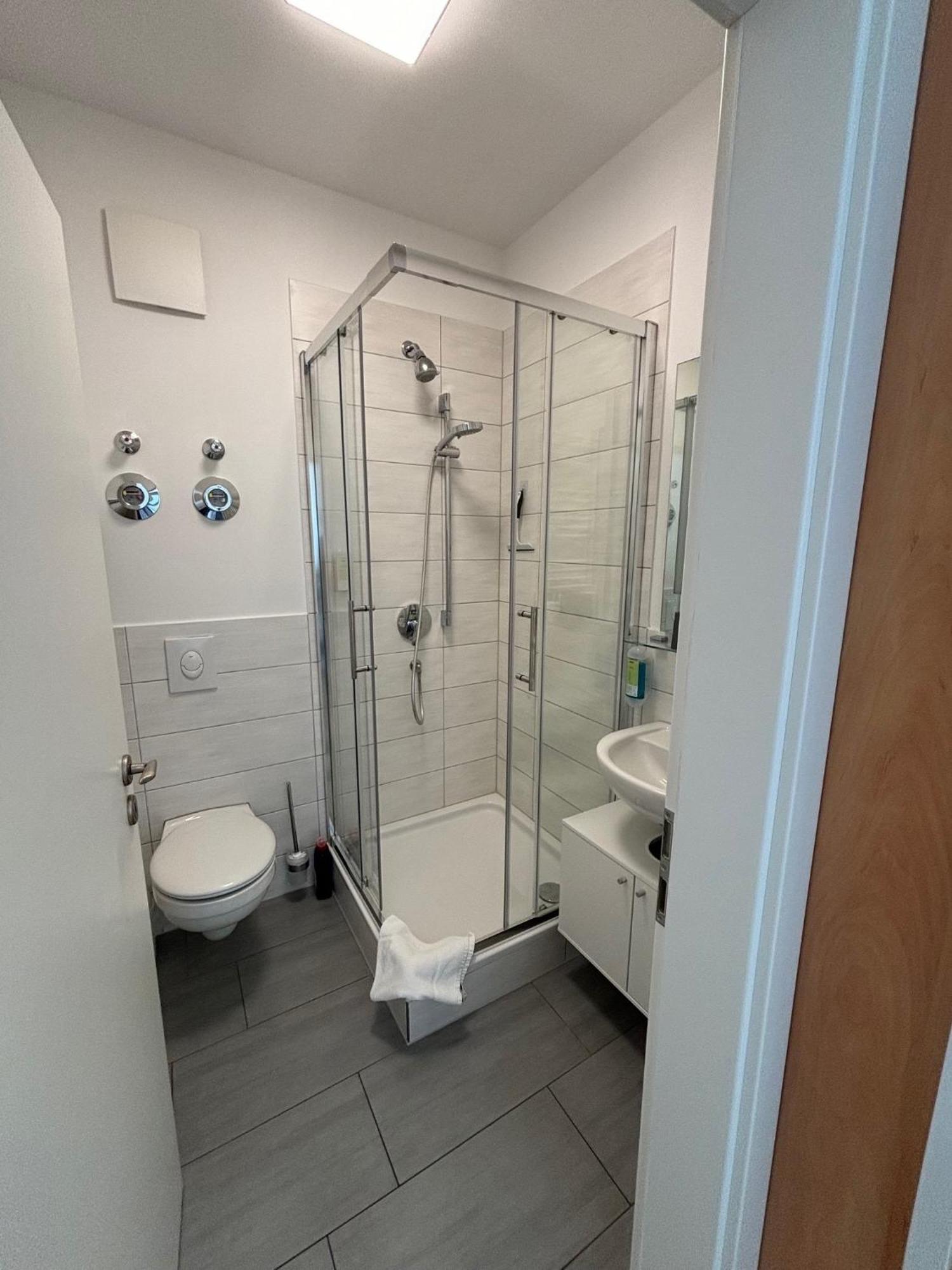 Einraumapartment Im Erdgeschoss Mit Seeblick Rheinsberg Bagian luar foto