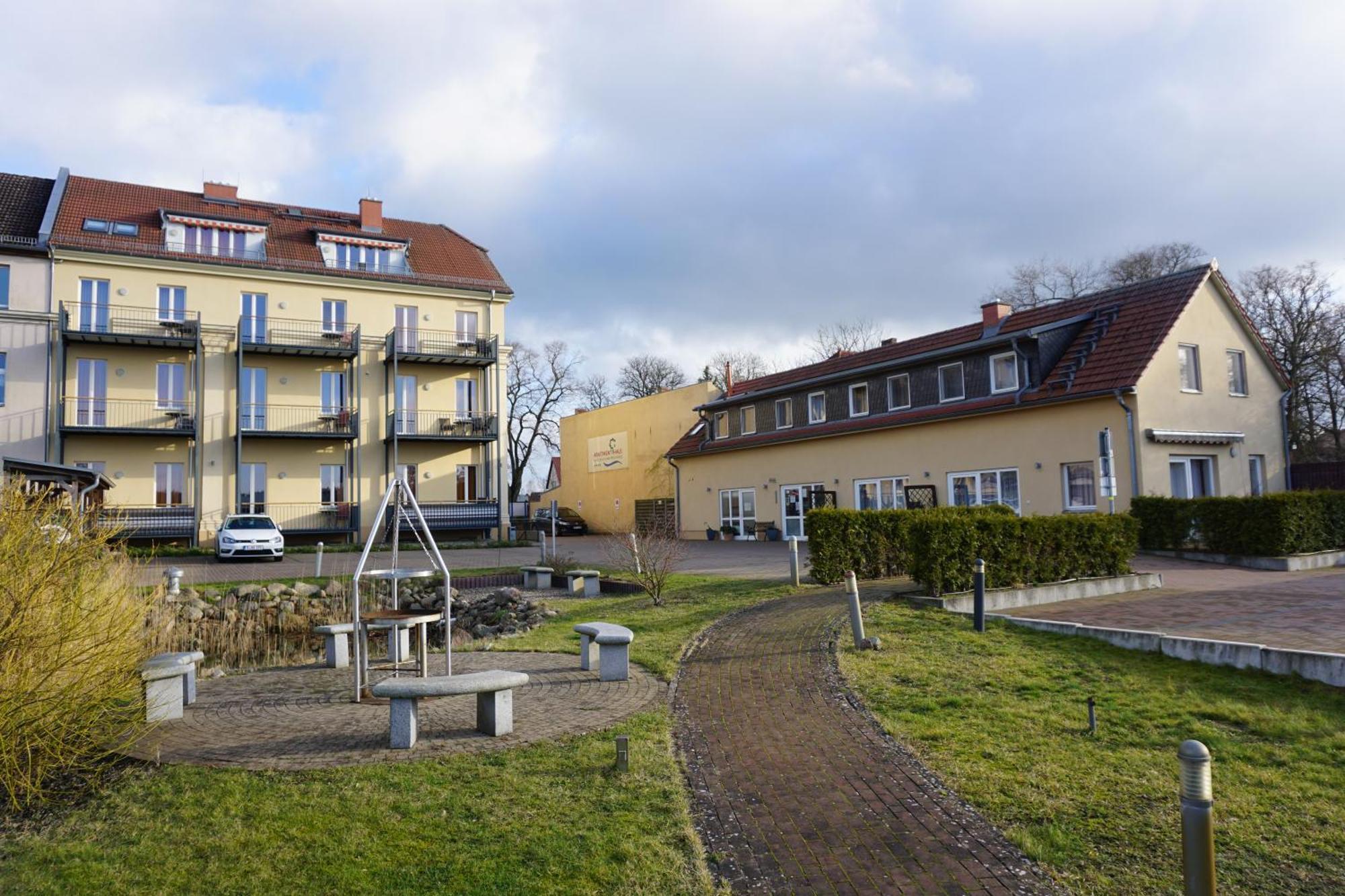 Einraumapartment Im Erdgeschoss Mit Seeblick Rheinsberg Bagian luar foto